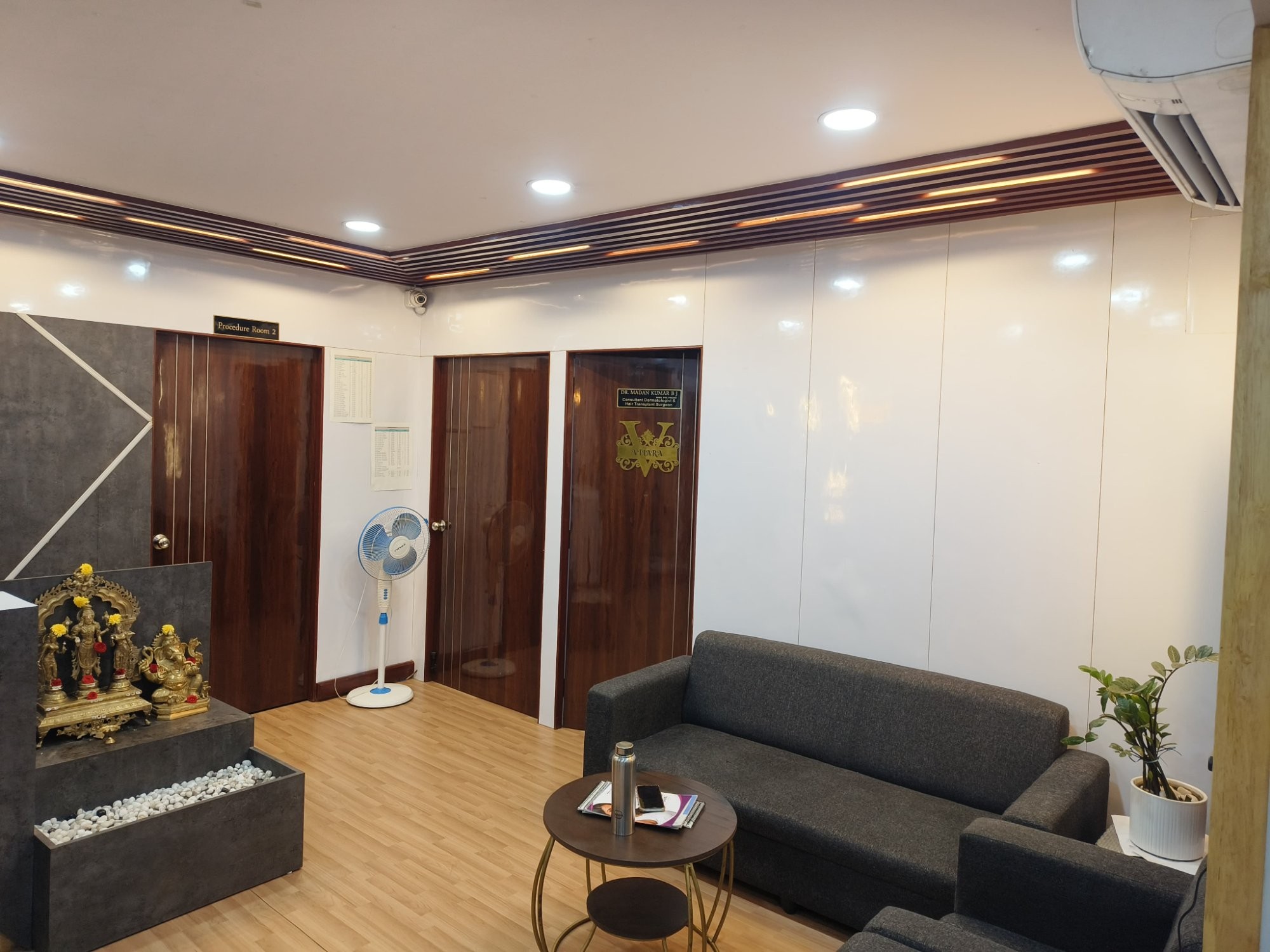 VTIARA Clinic reception desk in Bangalore